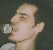 Les yeux ferm�s c'est vraiment la classe pour les gonzesses !